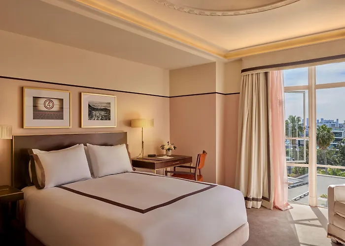 Sunset Tower Hotel